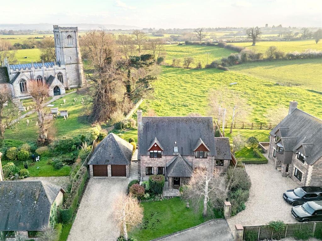 School Close, Keevil