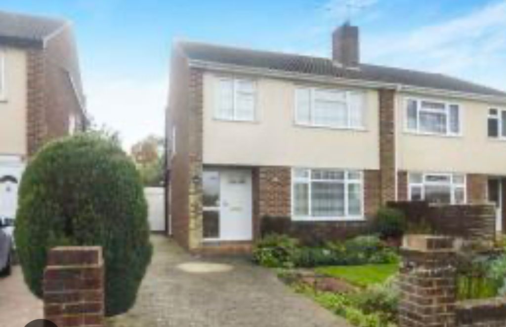 3 bed shared accommodation to rentHenley Wood Road, Reading RG6