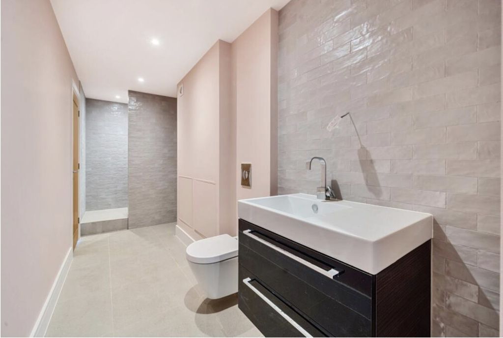 Additional image 2 of 4 bed property to rentPark Mews, Park Lane, Godden Green TN15