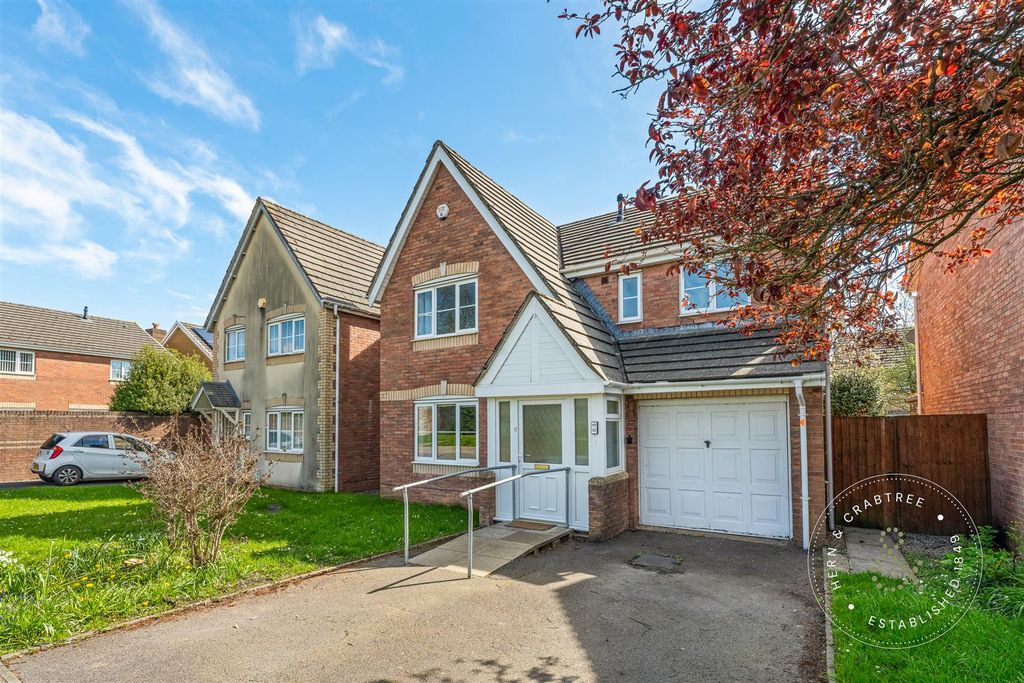 4 bed detached house to rentTreseder Way, Cardiff CF5