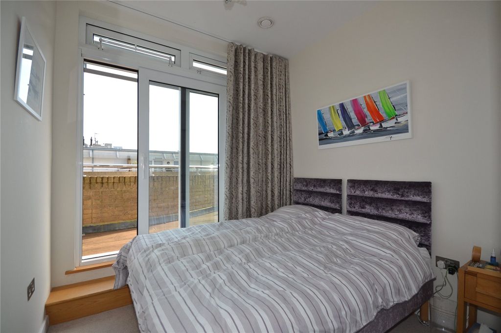 Additional image 8 of 2 bed flat for saleAlmansa Way, Lymington, Hampshire SO41