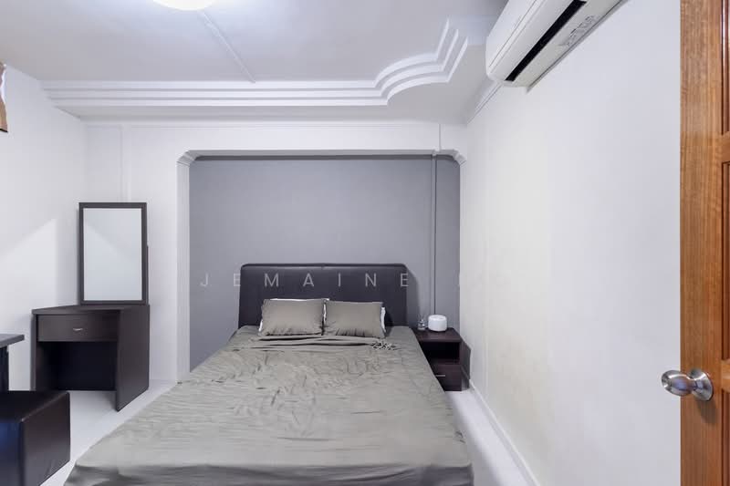 758 Pasir Ris Street 71 photo 4