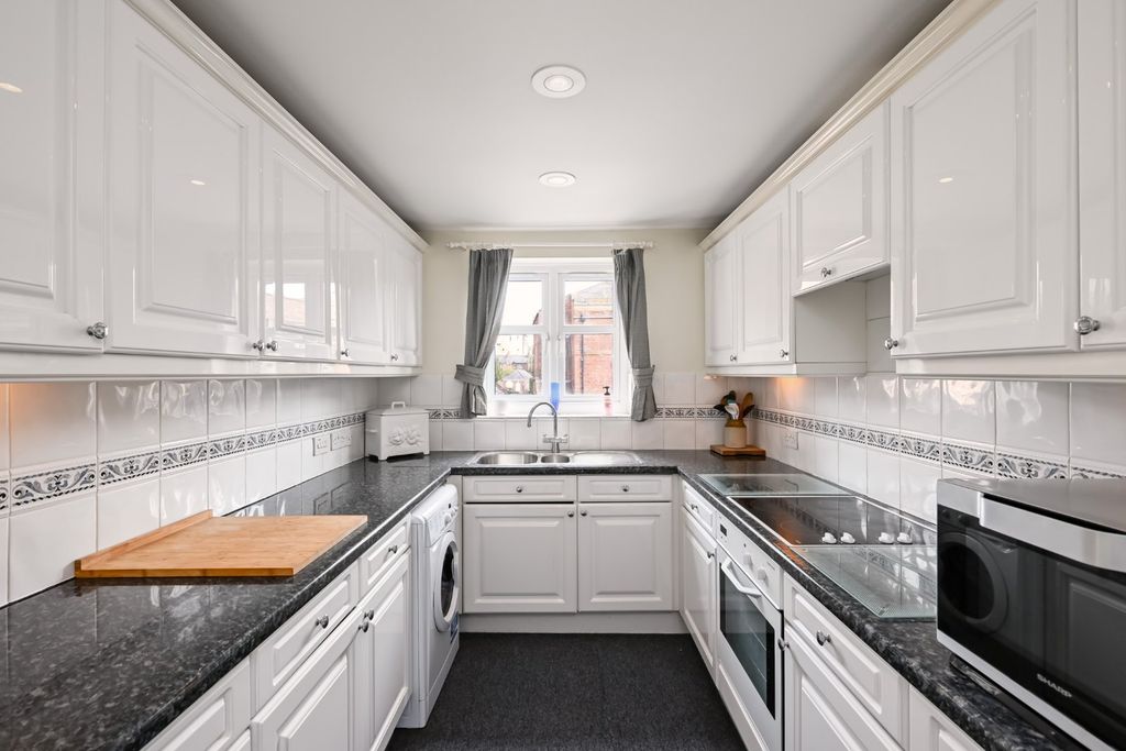 Additional image 6 of 1 bed flat for saleClifford House, Lady Anne Court, Skeldergate, York YO1