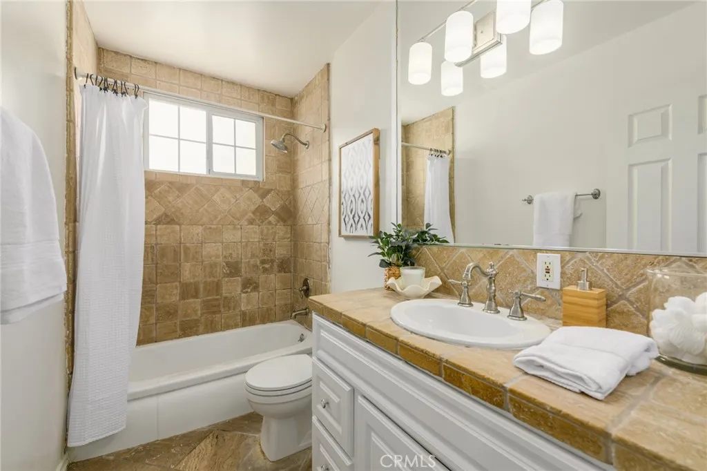 Additional image 55 of 17256 Lemay St, Lake Balboa, CA 91406