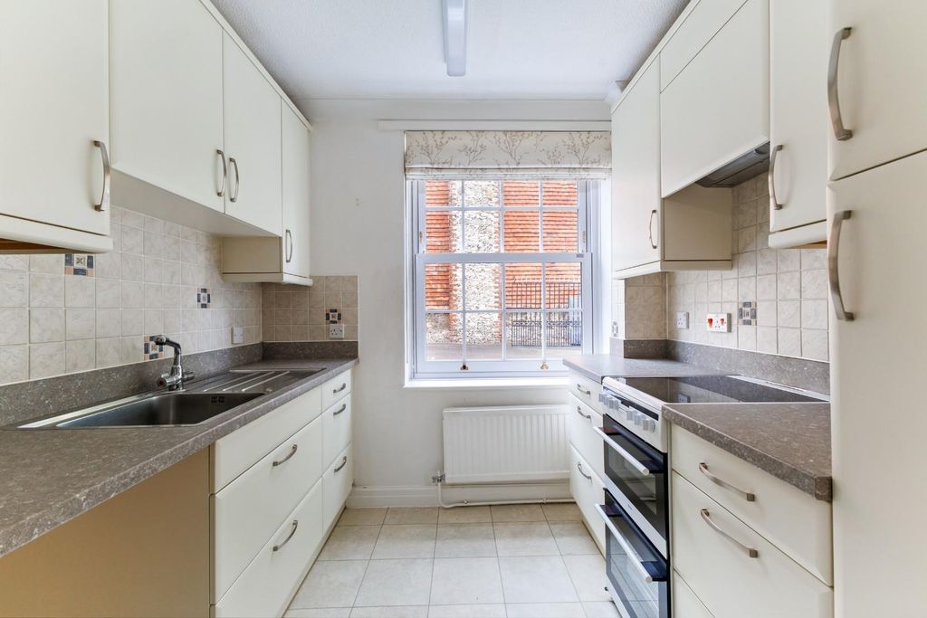 Additional image 8 of 1 bed flat for saleThe Close, Salisbury SP1