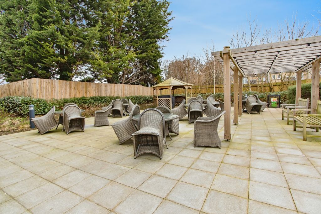 Additional image 17 of 2 bed flat for saleKingfisher Court, South Street, Taunton TA1