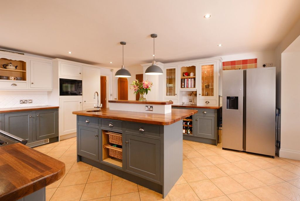 Additional image 2 of 5 bed detached house for saleYew Tree Close, Whitchurch, Ross-On-Wye, Herefordshire HR9