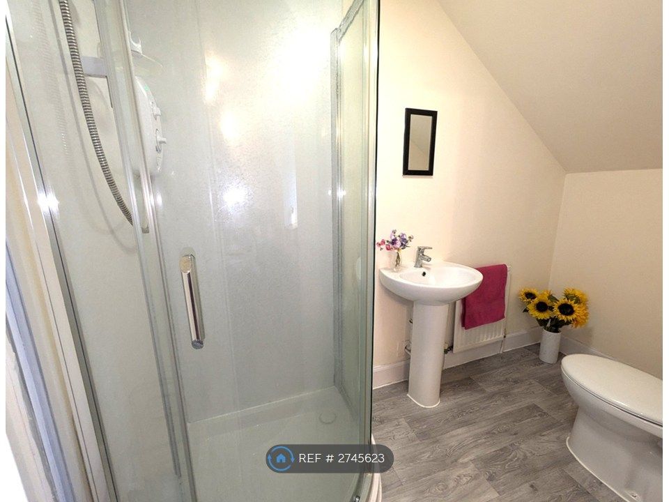 Room to rentLaurieknowe, Dumfries DG2 photo 5