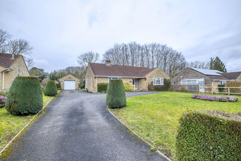 Three bedroom bungalow with attractive garden in Bruton 