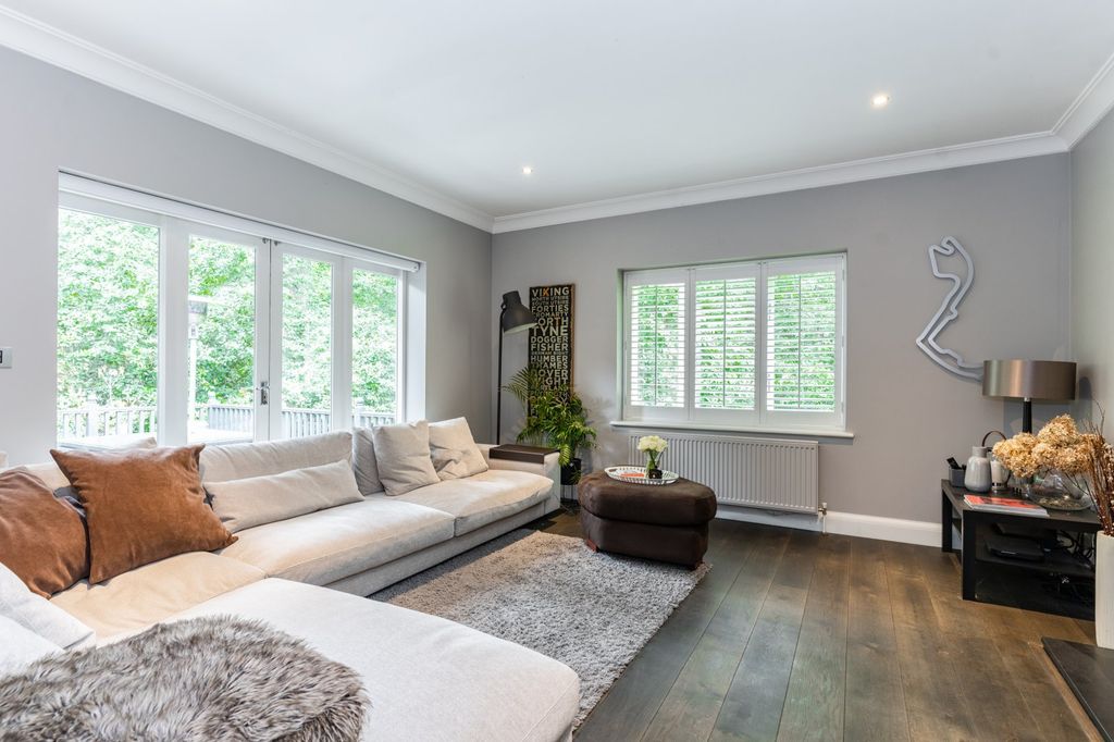 Additional image 2 of 6 bed detached house to rentStoke Common Road, Fulmer, Slough SL3