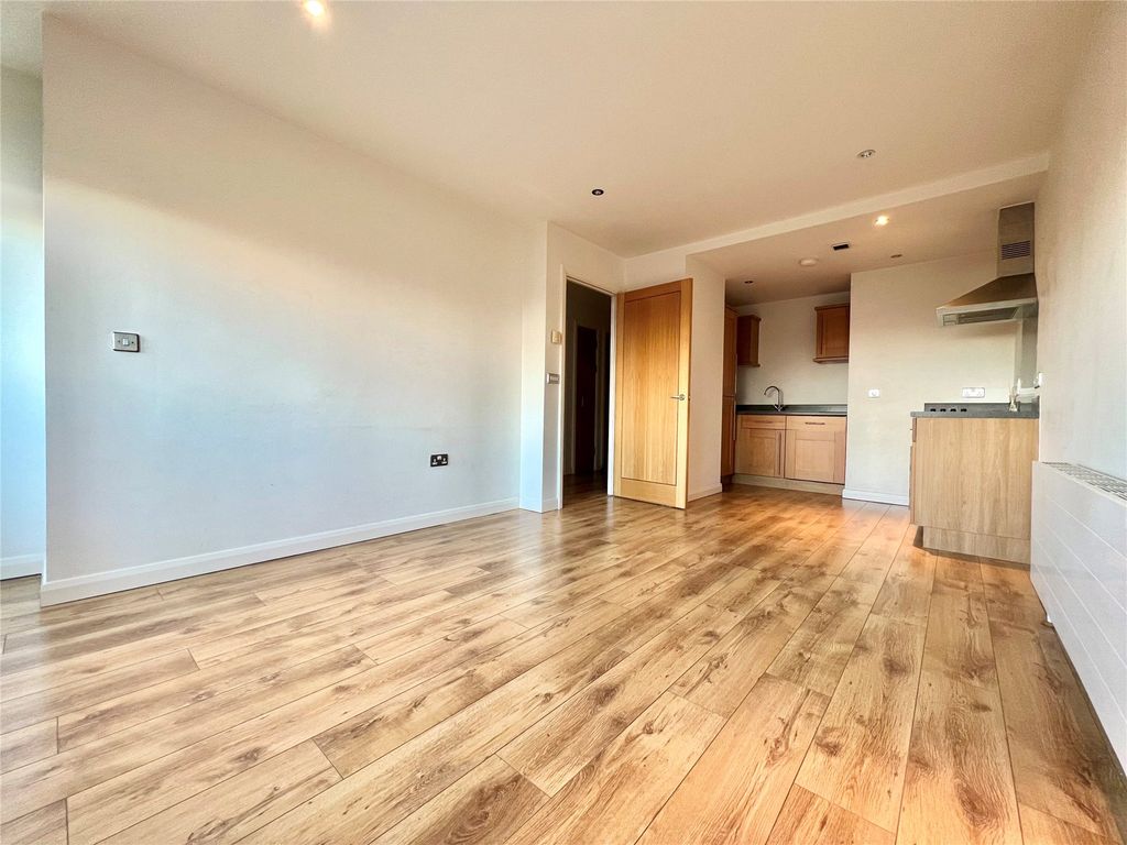 1 bed flat to rent3 Roman Walk, Exeter, Devon EX1 photo 3