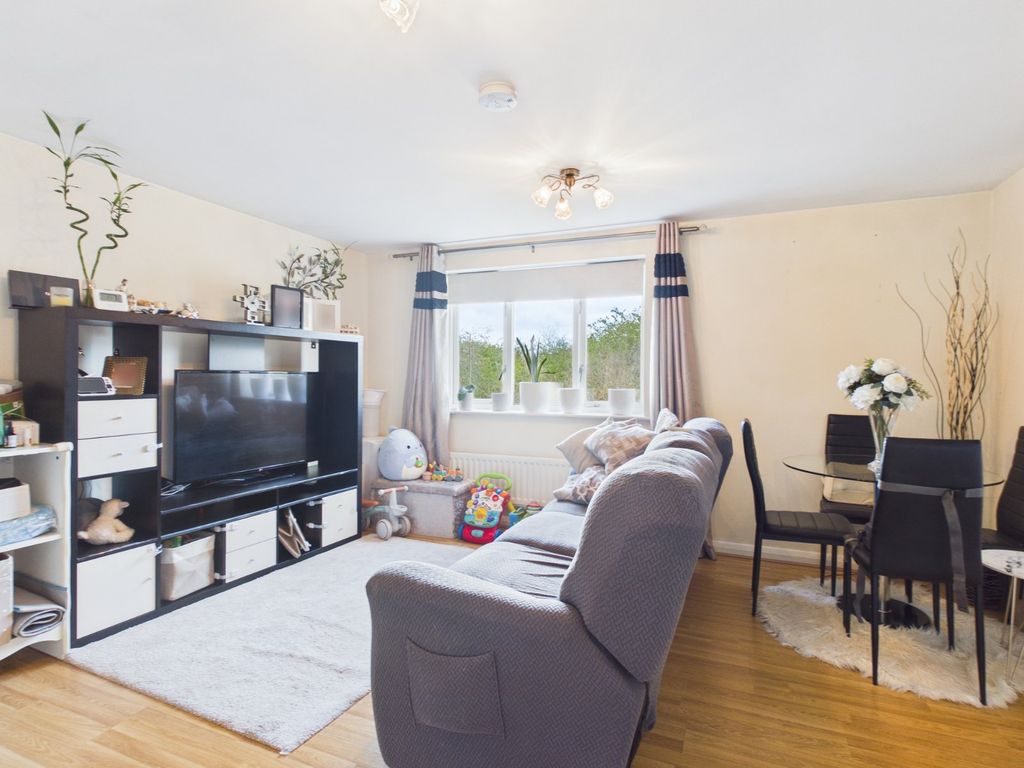 Additional image 2 of 2 bed flat for saleLovegrove Drive, Slough, Berkshire SL2