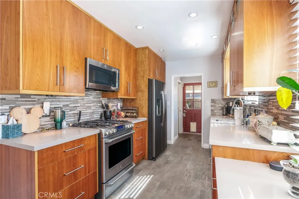 Additional image 73 of 17504 Hamlin St, Van Nuys, CA 91406