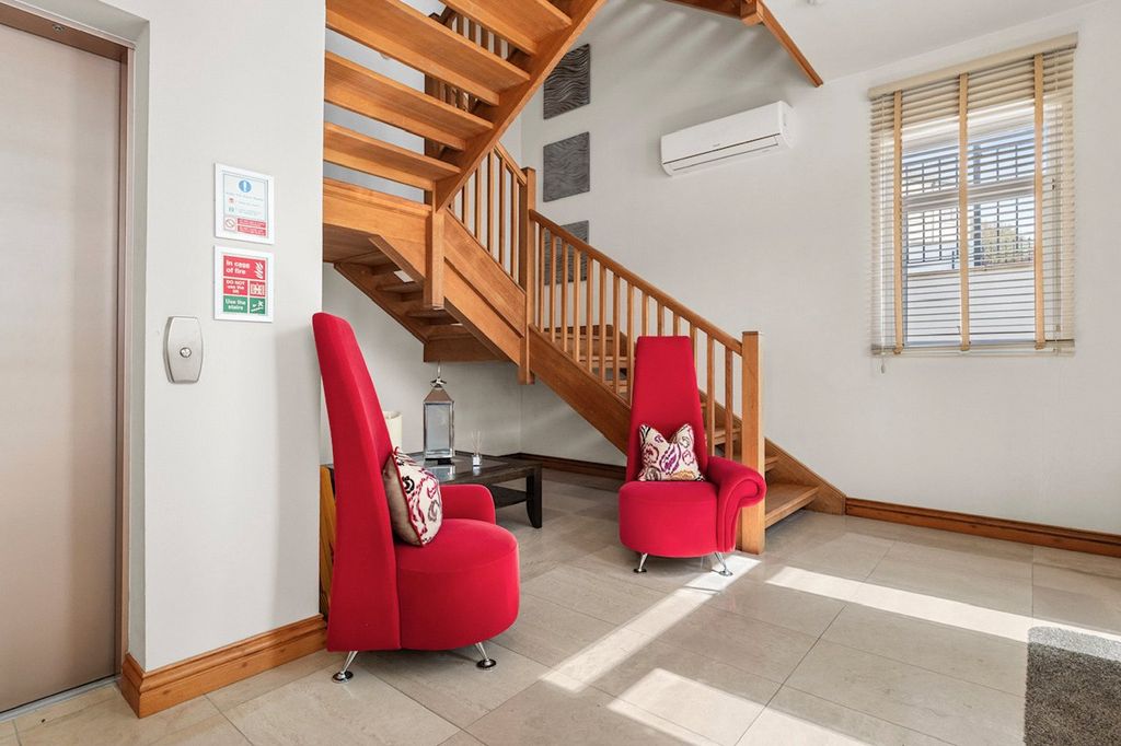 Additional image 21 of 2 bed flat for saleFlat 2 Murray Crescent House, The Rath, Milford Haven, Pembrokeshire SA73