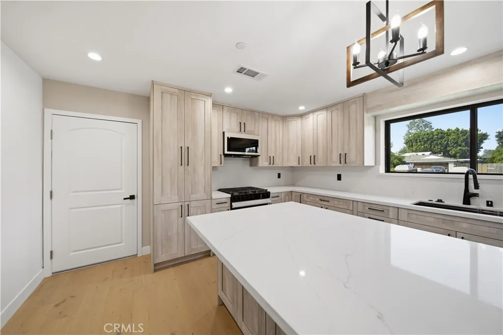 Additional image 14 of 8542 De Celis Pl, North Hills, CA 91343