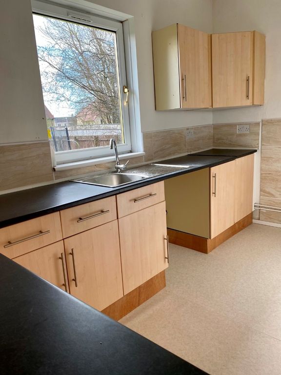2 bed flat to rentLothian Street, Bathgate EH48 photo 4