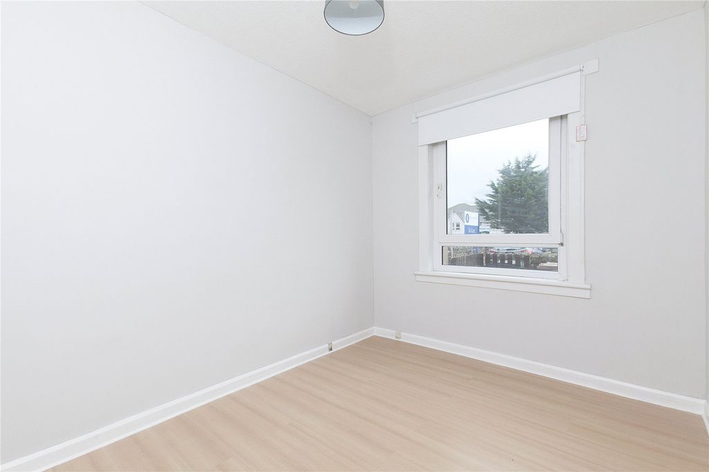 Additional image 7 of 2 bed flat to rentBurdiehouse Square, Old Burdiehouse, Edinburgh EH17
