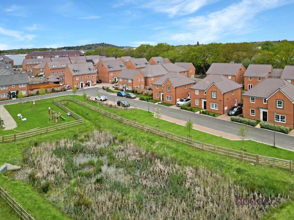 Additional image 2 of 5 bed detached house to rentBlackbess Lane, Chertsey, Surrey KT16