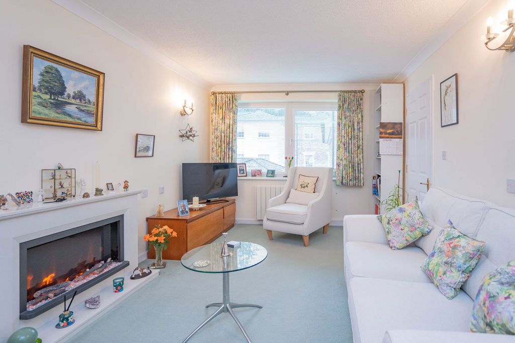 Additional image 8 of 2 bed flat for saleWorcester Road, Malvern, Worcestershire WR14