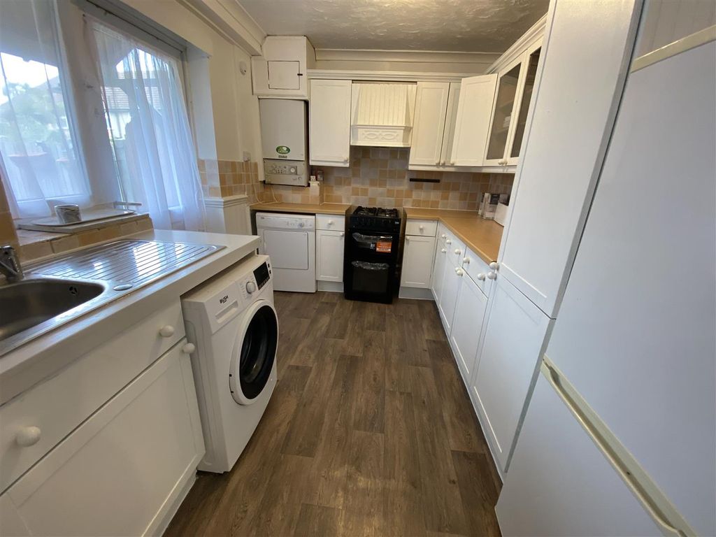 Additional image 4 of 2 bed terraced house to rentLangley Crescent, Dagenham RM9