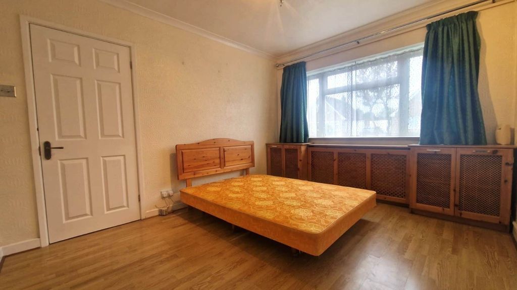 Additional image 8 of 3 bed semi-detached bungalow to rentOnslow Road, Luton LU4