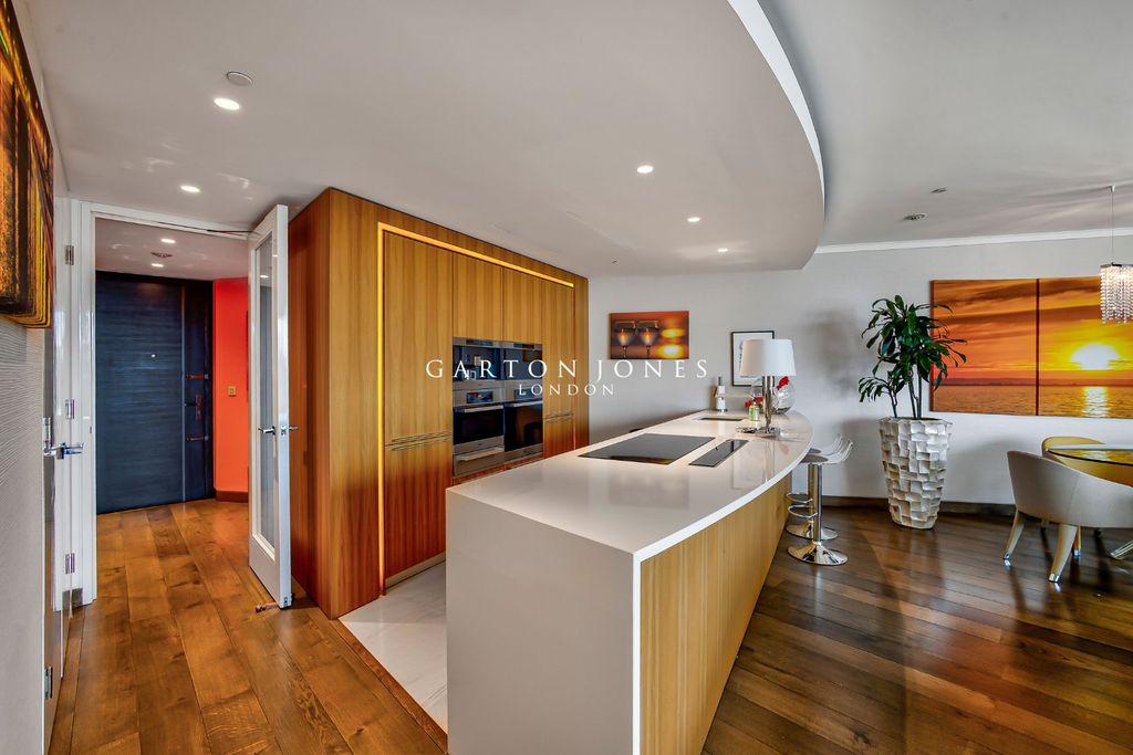 Additional image 3 of 2 bed flat to rentTower Building, 1 St Georges Wharf, London SW8
