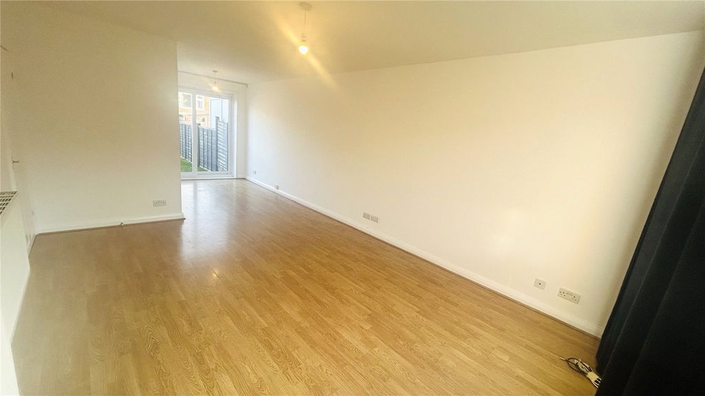 3 bed terraced house to rentPinhoe, Exeter, Devon EX1 photo 5