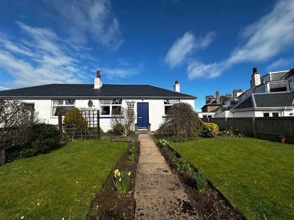 2 bed semi-detached house to rentRoome Bay Avenue, Crail, Fife KY10