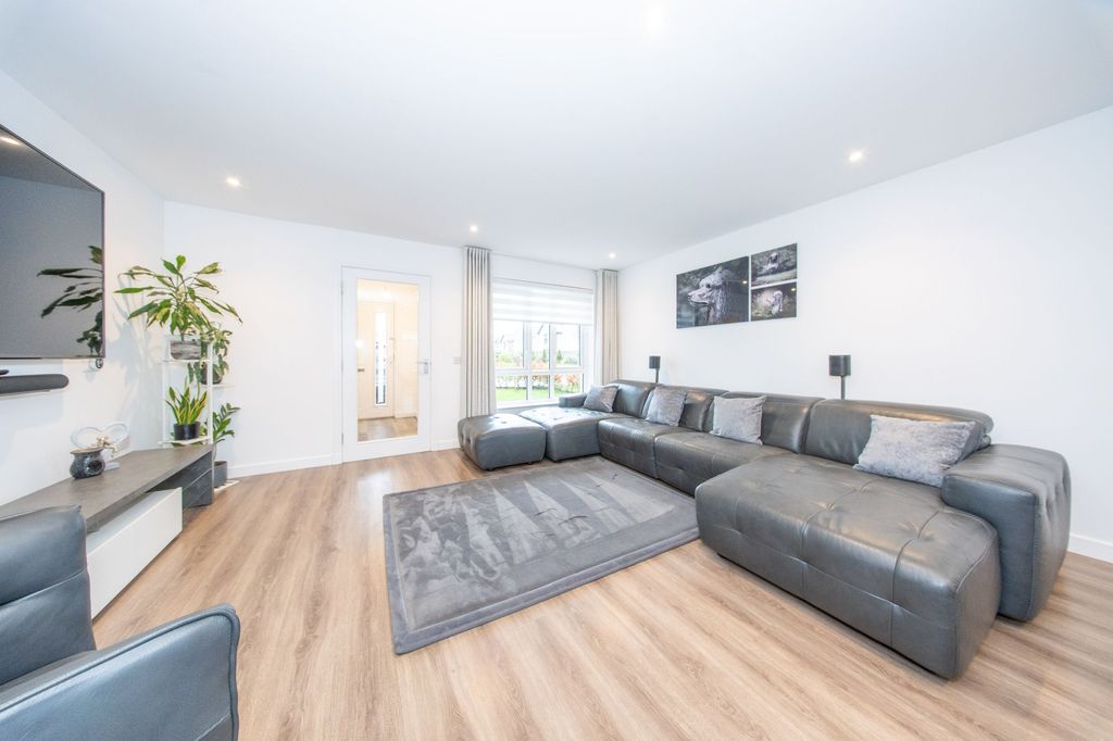 Additional image 5 of 3 bed detached house for saleBaxter Road, East Calder EH53