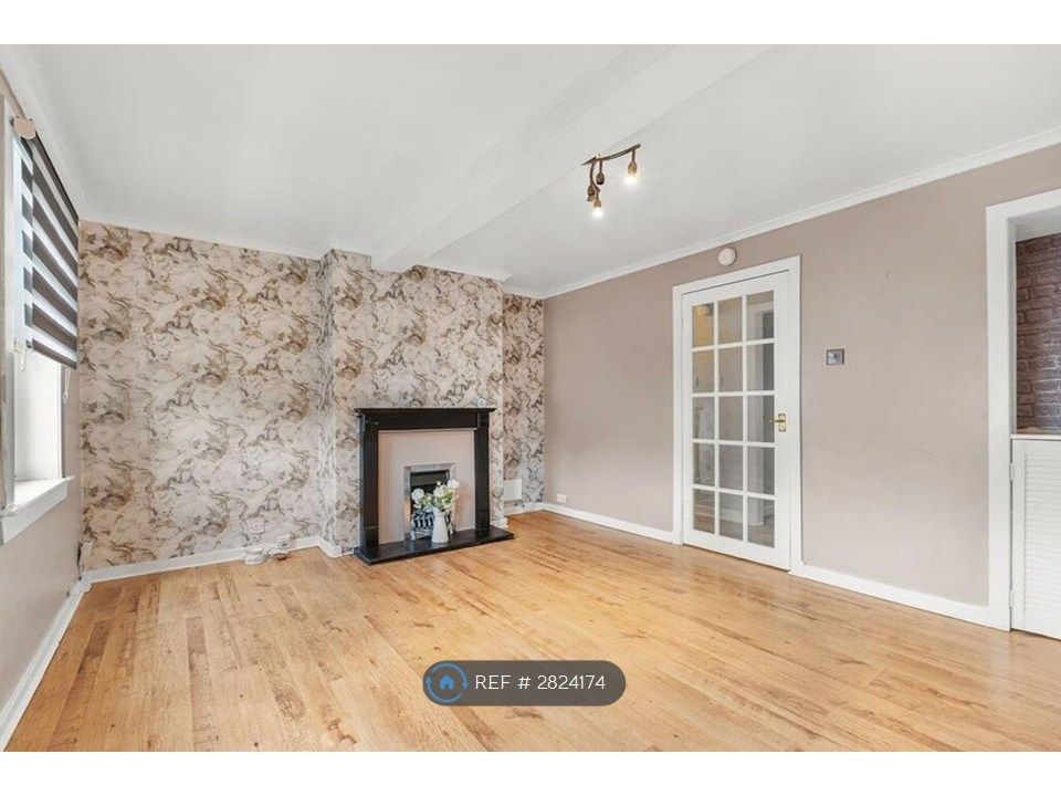Additional image 3 of 2 bed flat to rentElm Avenue, Renfrew PA4