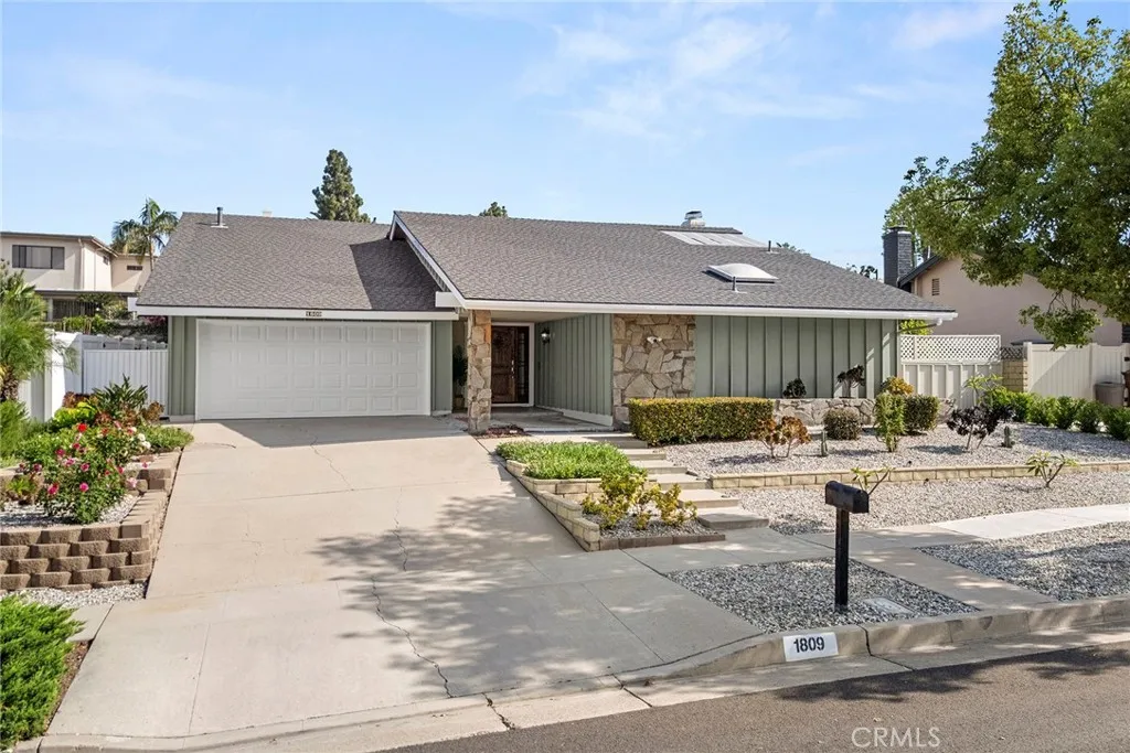 1809 Yermo Place, Fullerton, CA 92833 photo 2