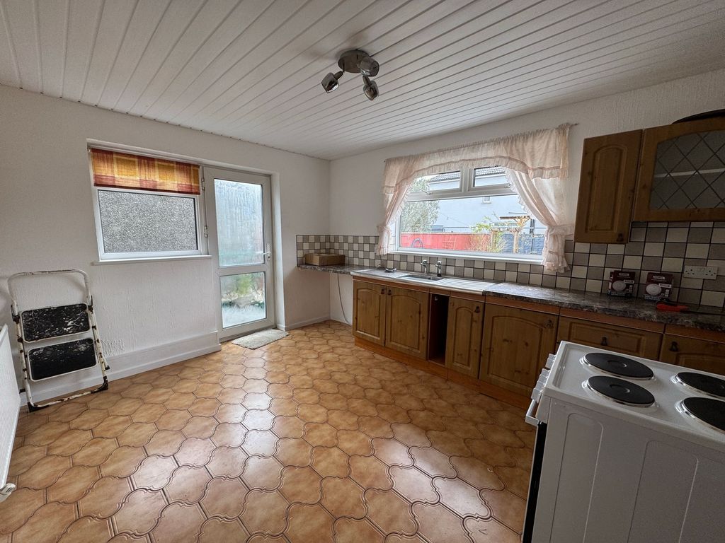 Additional image 6 of 3 bed semi-detached house to rentFrobisher Road, Newport NP19