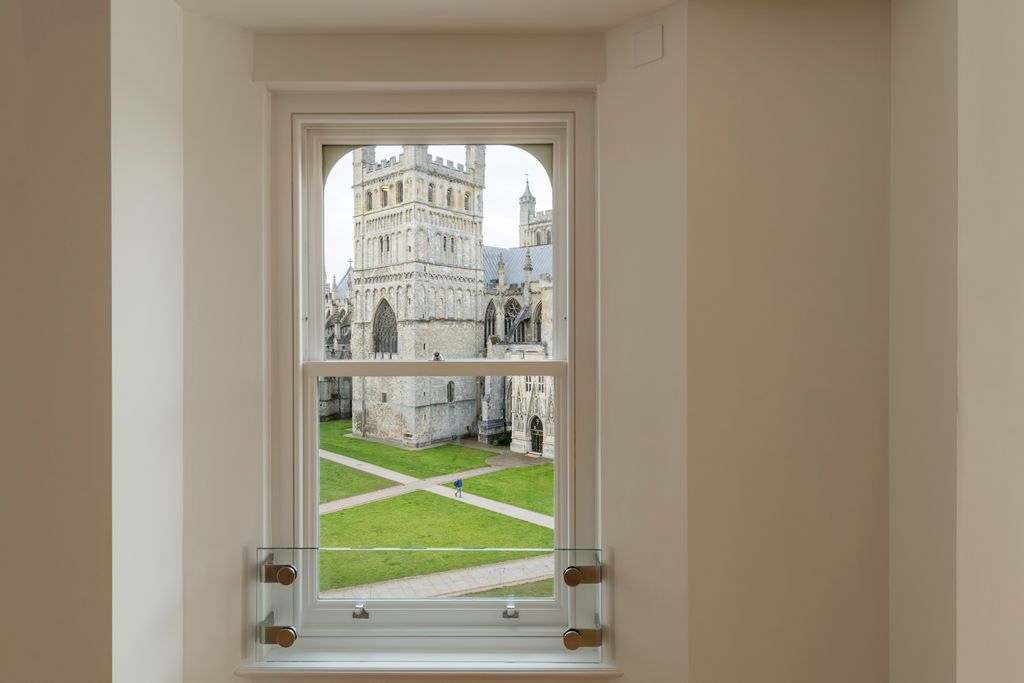 2 bed flat to rentCathedral Yard, Exeter EX1 photo 3
