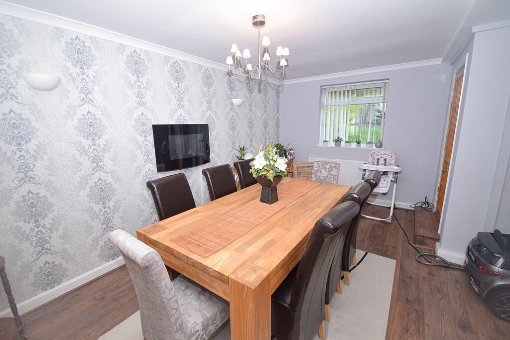 Springswood Road , Shipley  photo 5