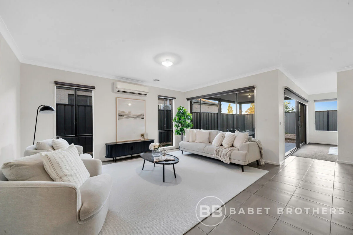 37 Falabela Road, Clyde North VIC 3978