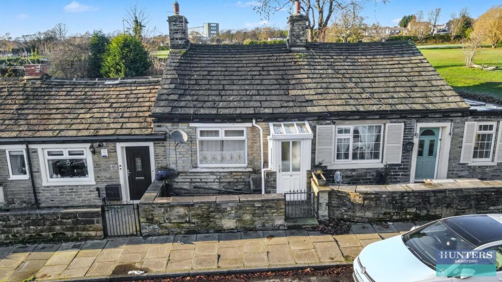 Moor Top Road Low Moor, Bradford, West Yorkshire, BD12 0EY