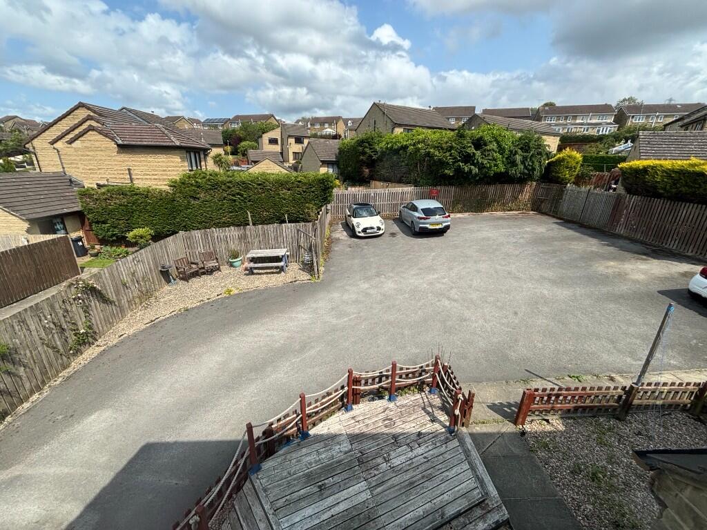 Ling Park Avenue, BD15 photo 2