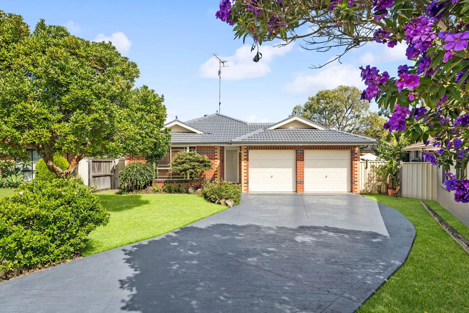 8 Andrews Place, St Helens Park NSW 2560
