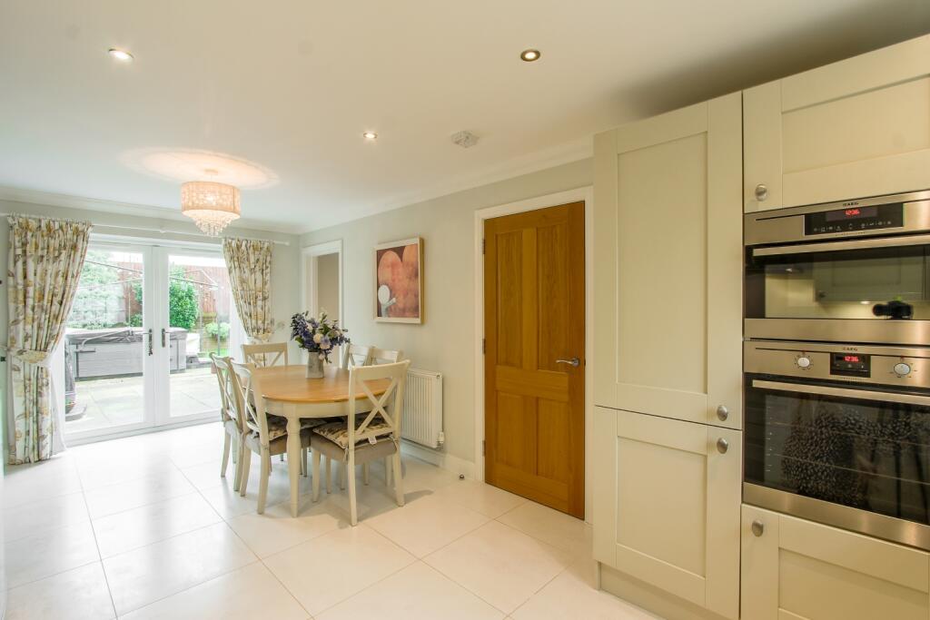 14 Hillrick Crescent, Yeovil photo 5