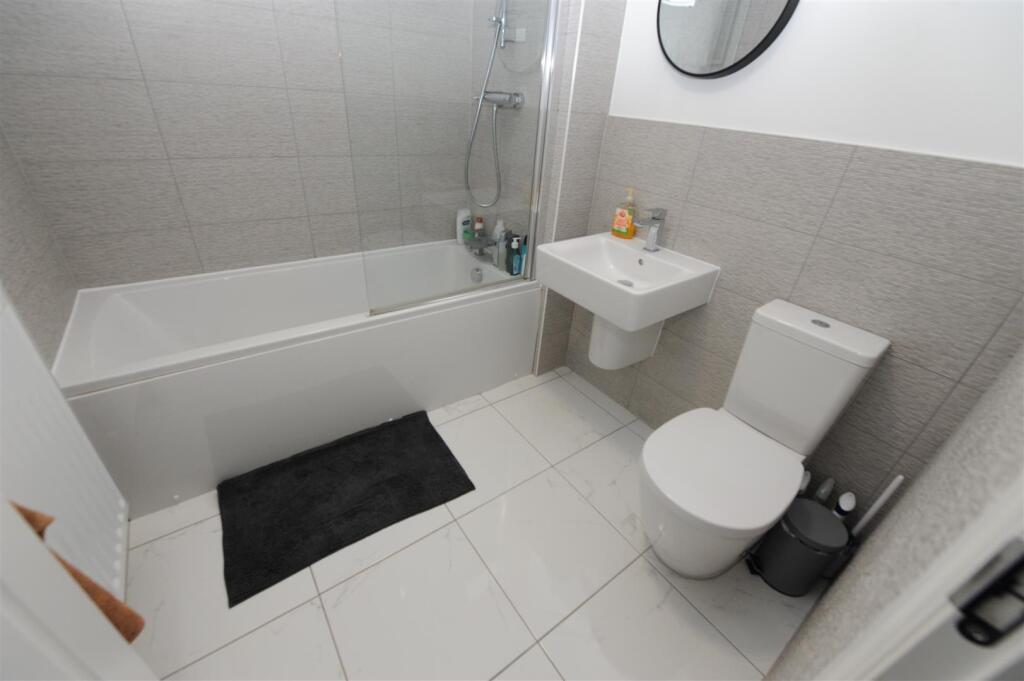 Stansfield Close, Apperley Bridge, Bradford photo 3