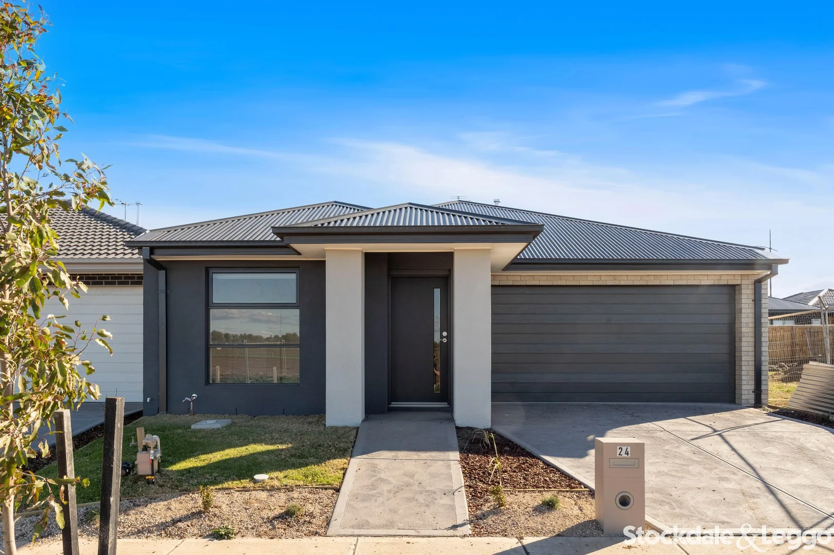 24 Strong View, Fraser Rise VIC 3336