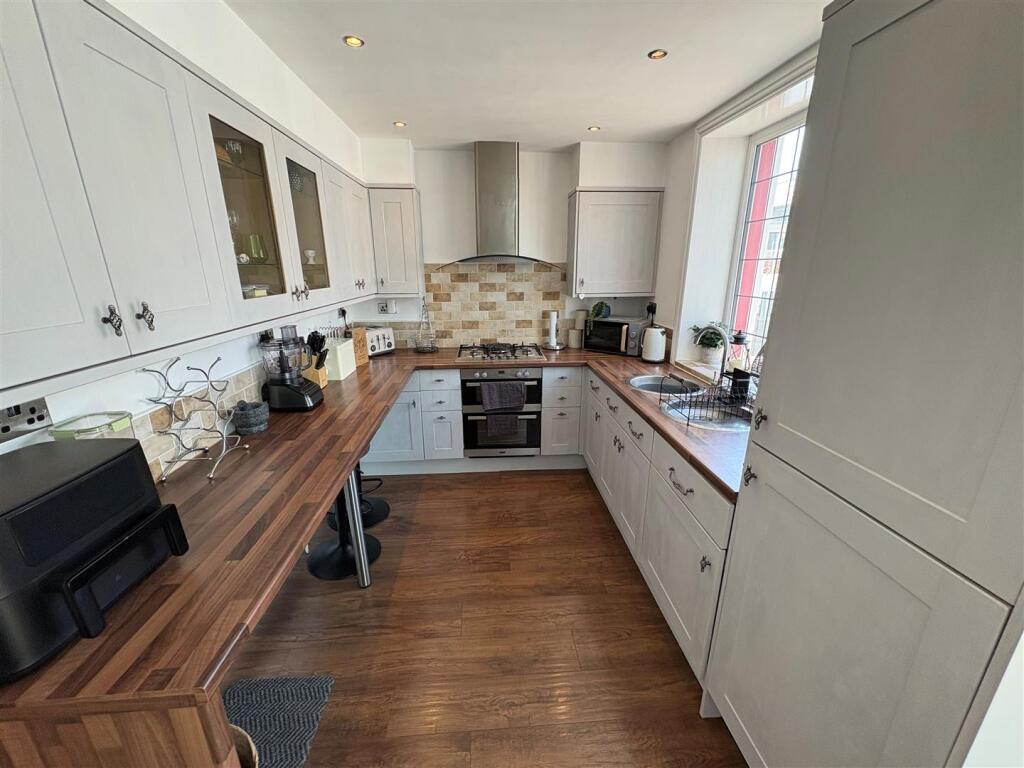 Westfield Terrace, Clayton, Bradford photo 3