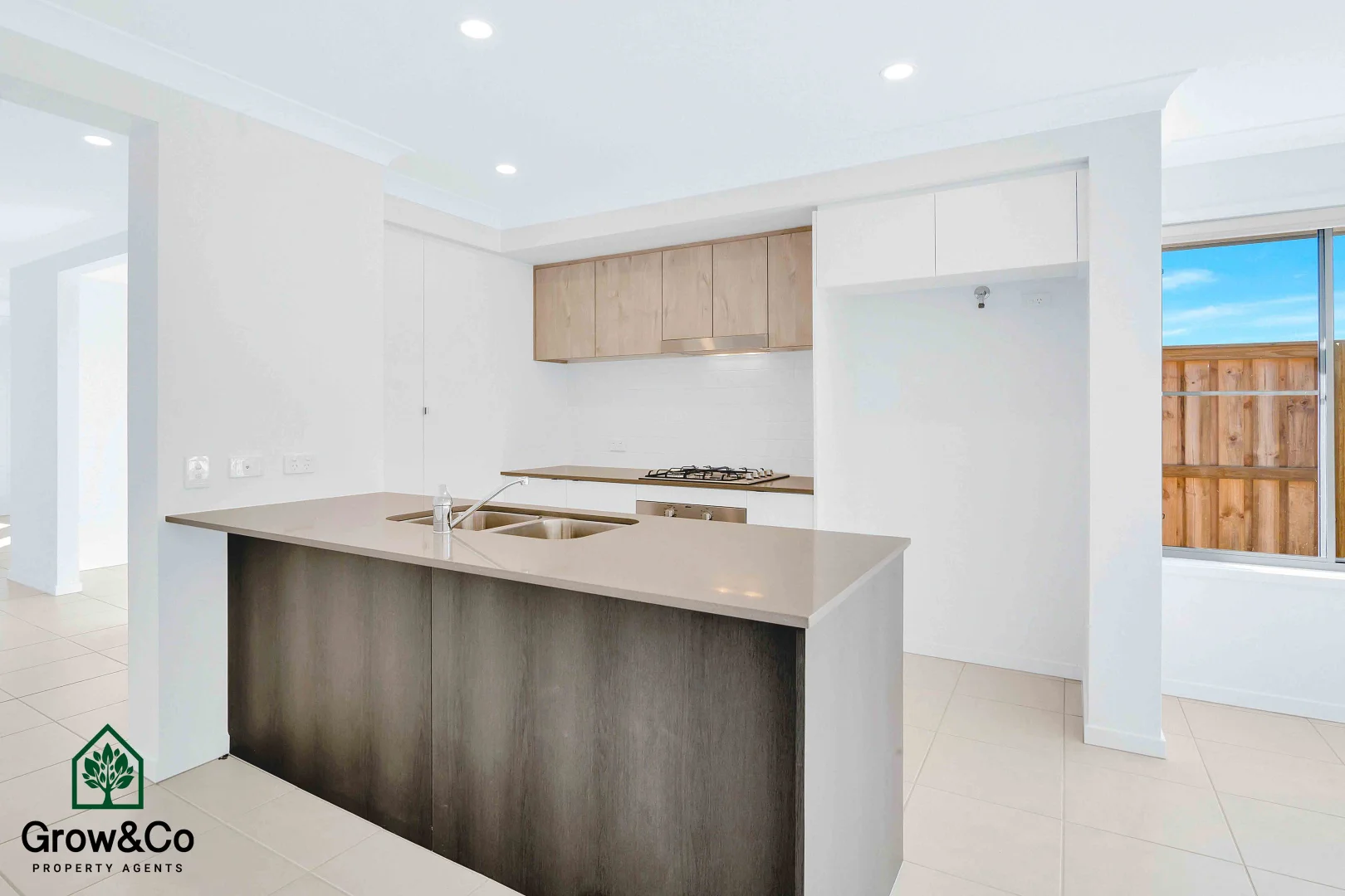 38 Chambers Ridge Boulevard, Park Ridge QLD 4125 photo 3