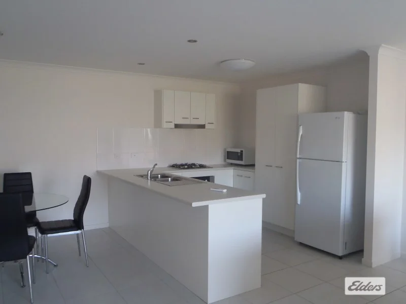 2/32 Lakeside Drive, Emerald QLD 4720 photo 3