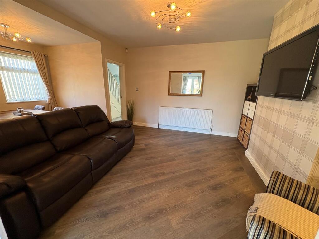 Fieldway, Clayton, Bradford photo 4