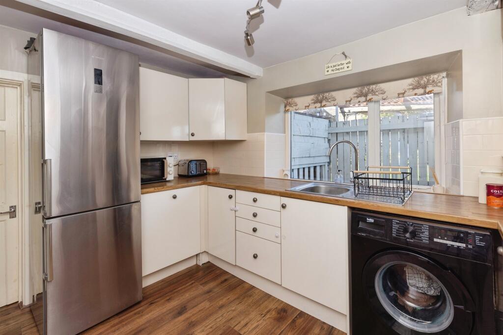 Town End Road, Clayton, Bradford photo 5