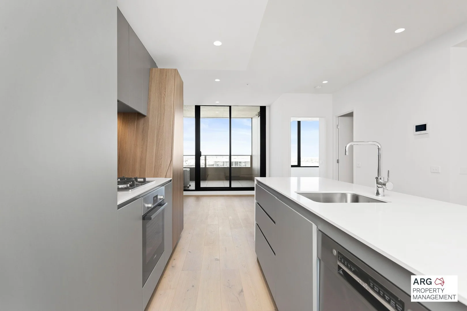 1106/2 Hallenstein Street, Footscray VIC 3011 photo 2