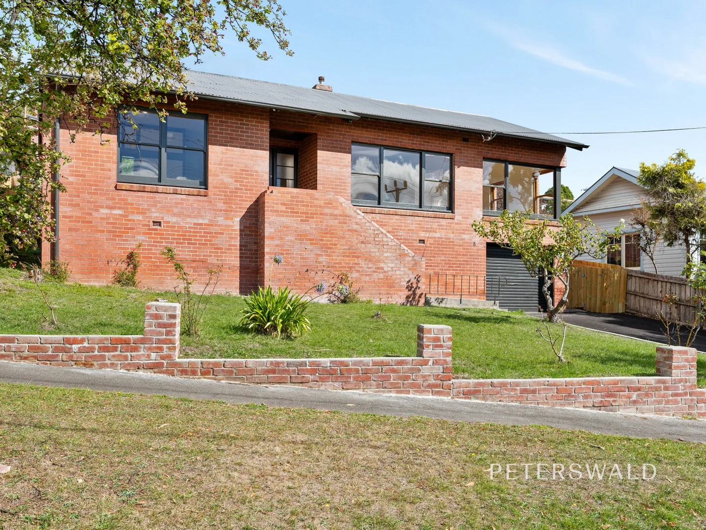 8 Montagu Street, Mount Stuart TAS 7000