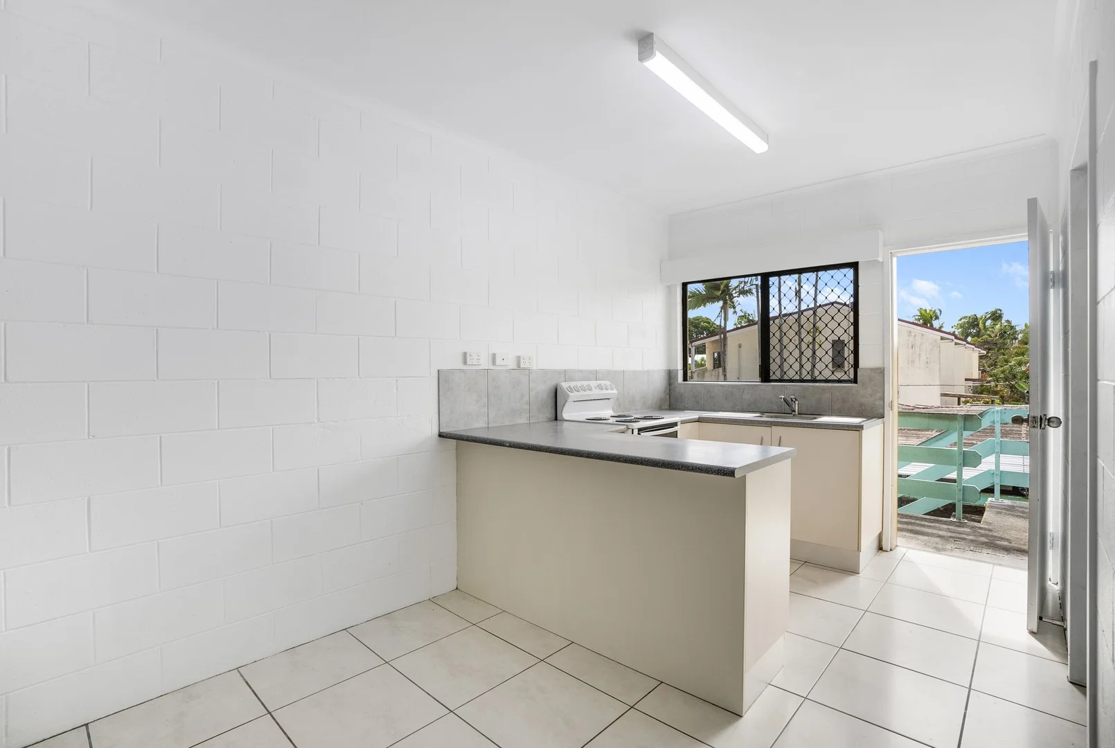 10/22-24 Palm Street, Holloways Beach QLD 4878