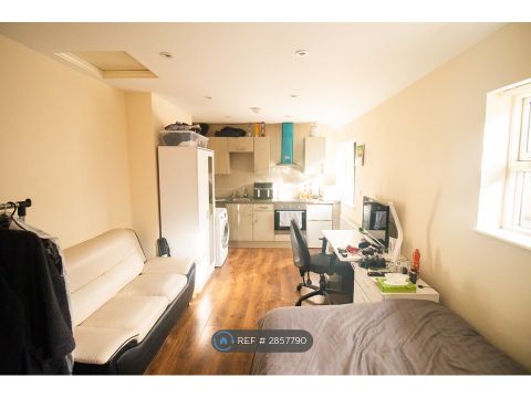 Victoria Avenue, Leicester LE2, Studio to rent